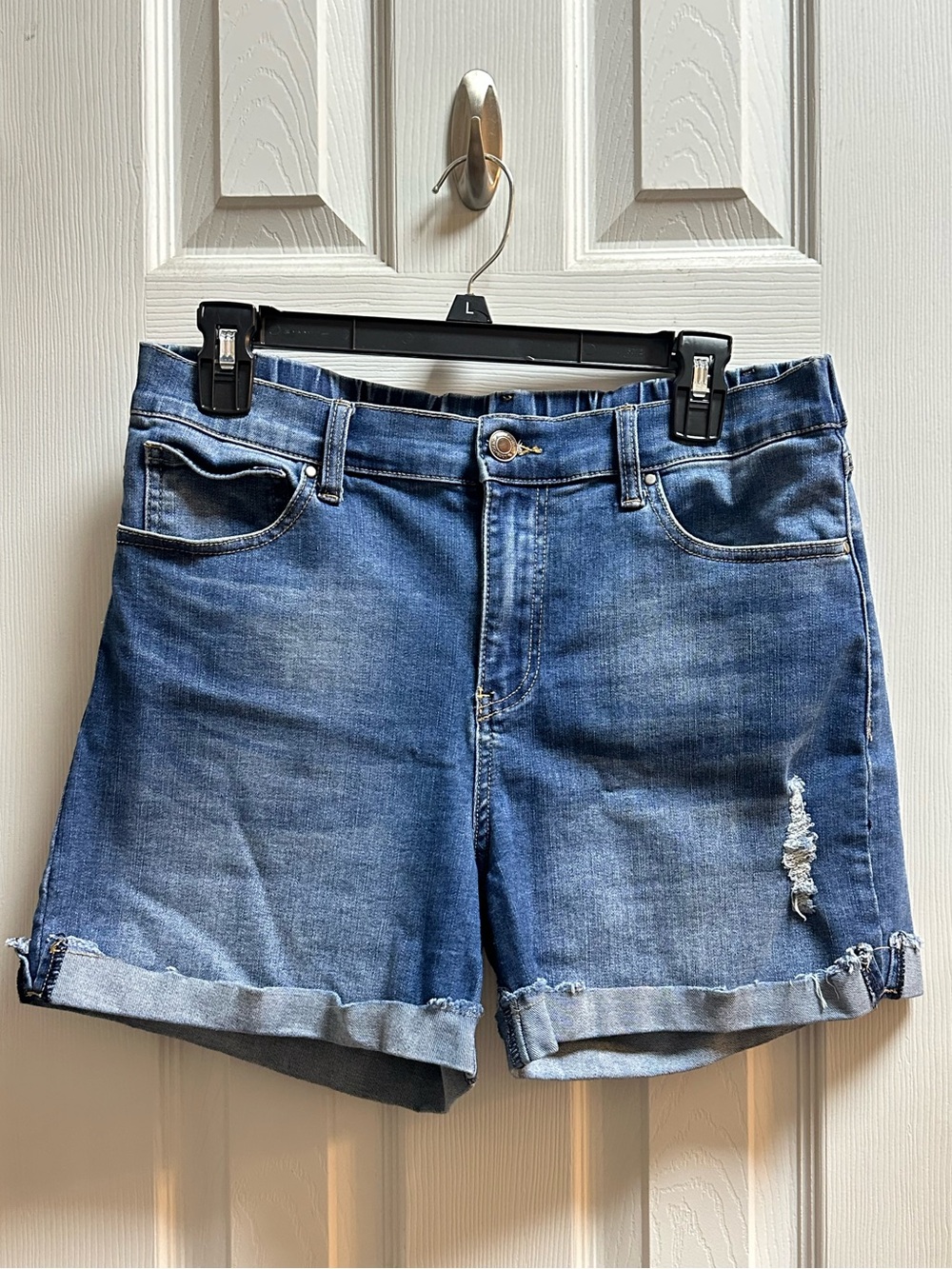 Grace & Lace Women’s Blue Denim Roll-Hem Shorts